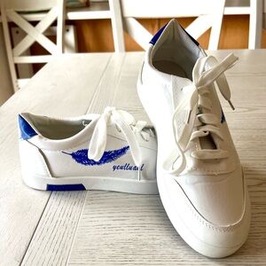 Men’s White Blue Casual Shoes Sz 8/9 (42) Feather Print